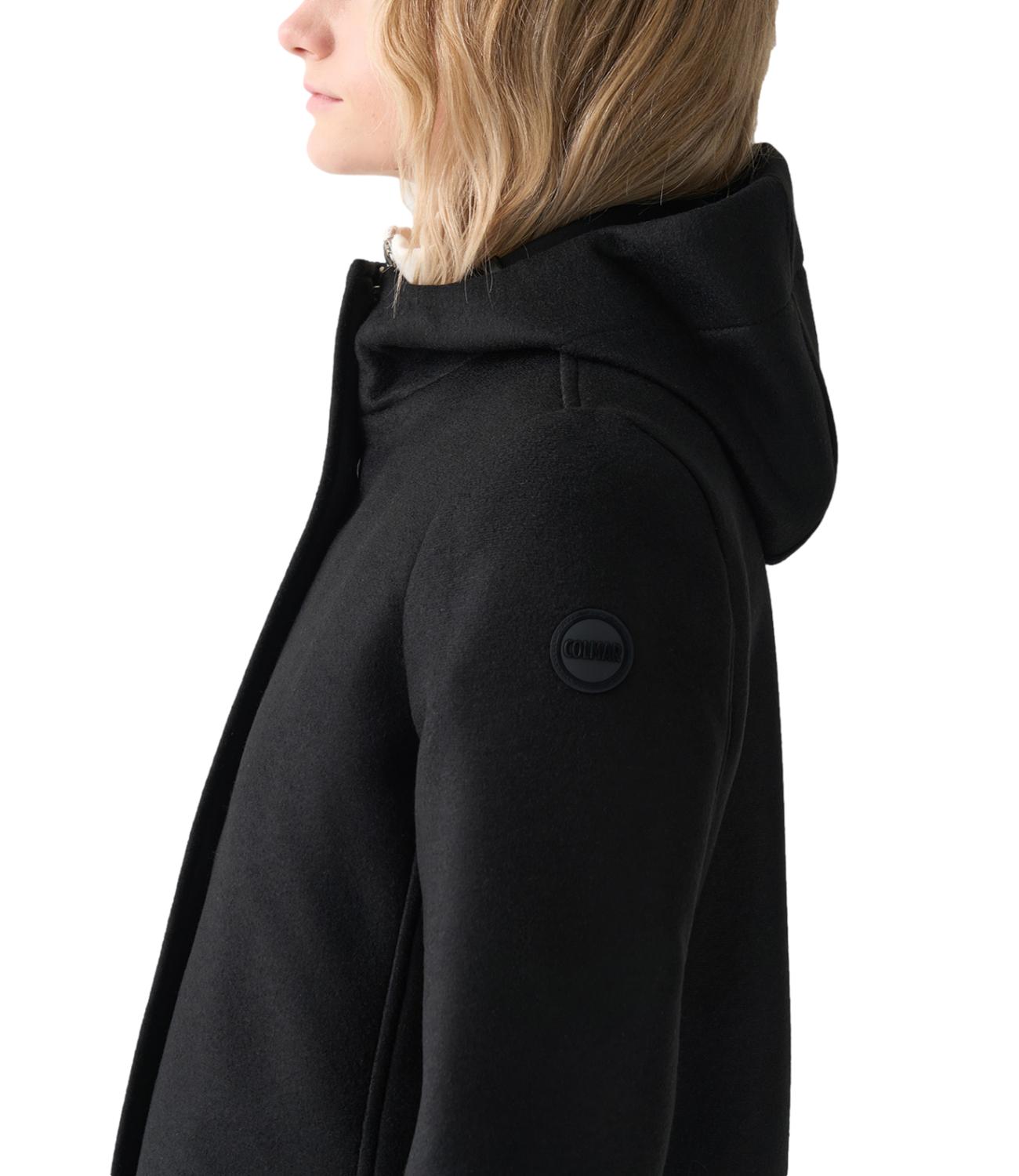 Cappotto nero con cappuccio