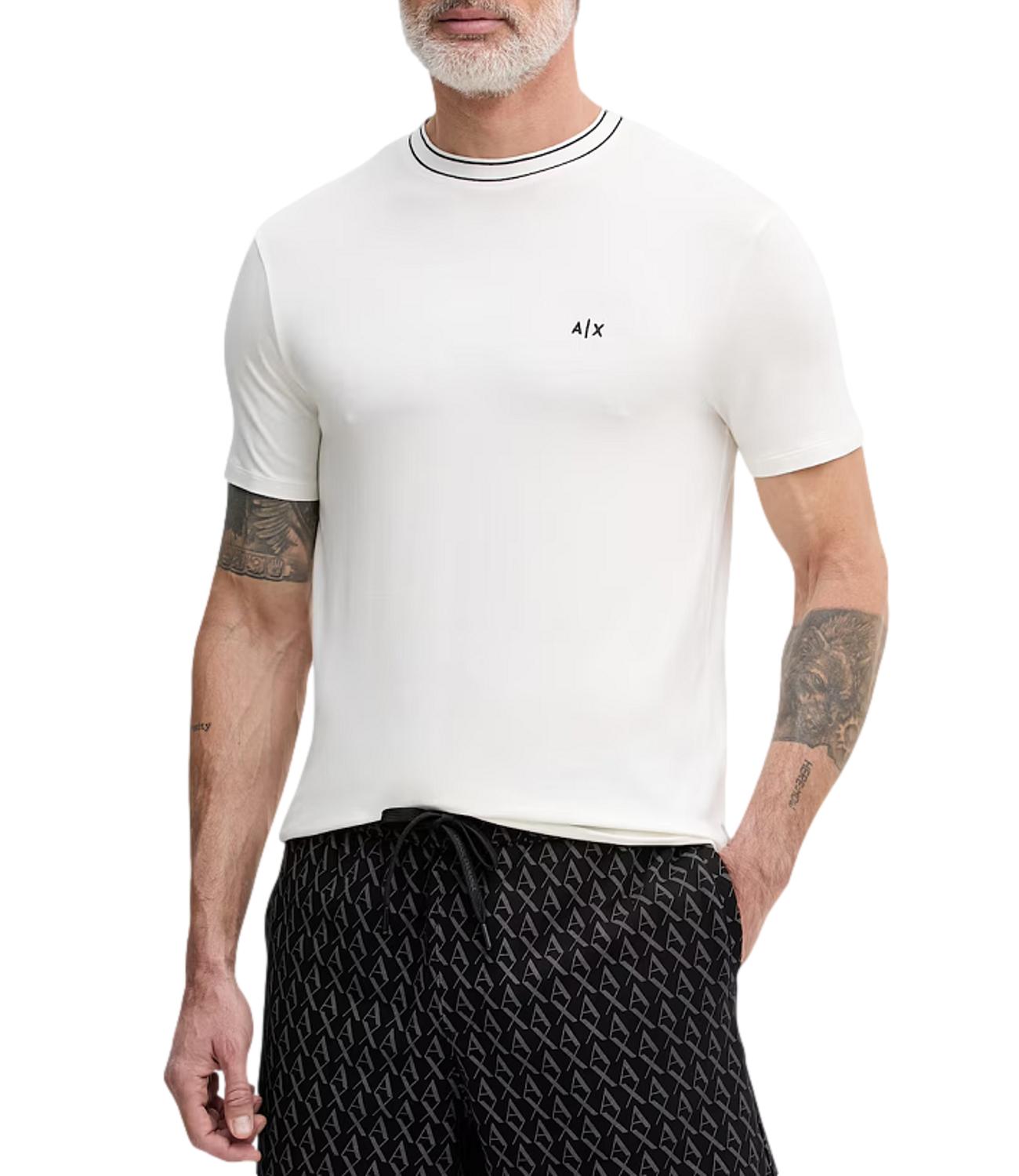 T-shirt bianca minimal con logo AIX e colletto con righe a contrasto