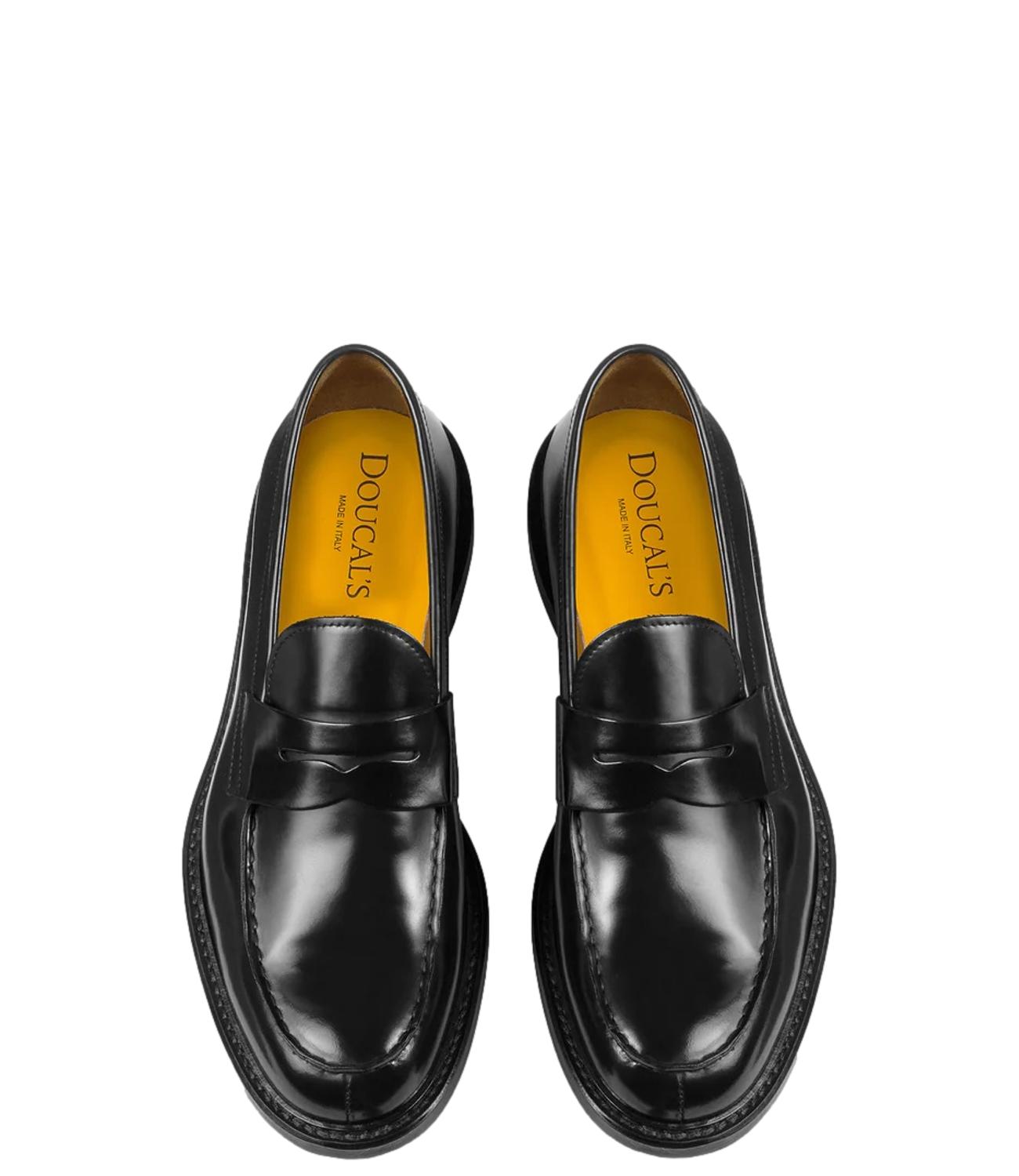 Doucal's mocassino in pelle nero uomo